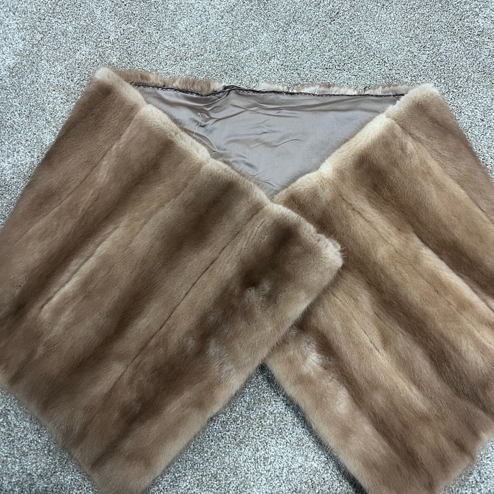 Elegant authentic Fur Stole in Tan